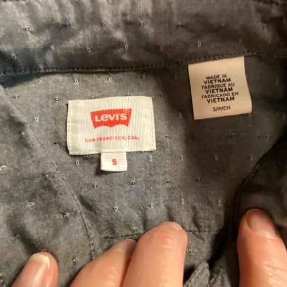 Levi’s men’s size small short sleeve button up shirt charcoal gray - Picture 3 of 7